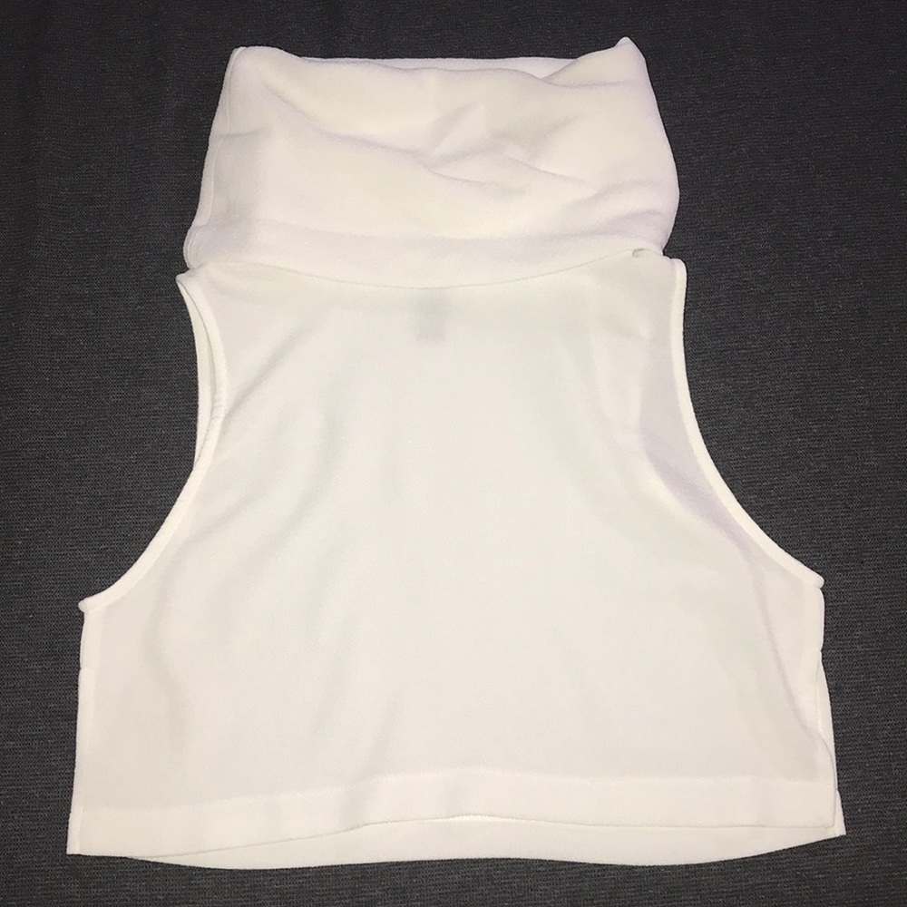 SZ S sleeveless white turtleneck crop top
